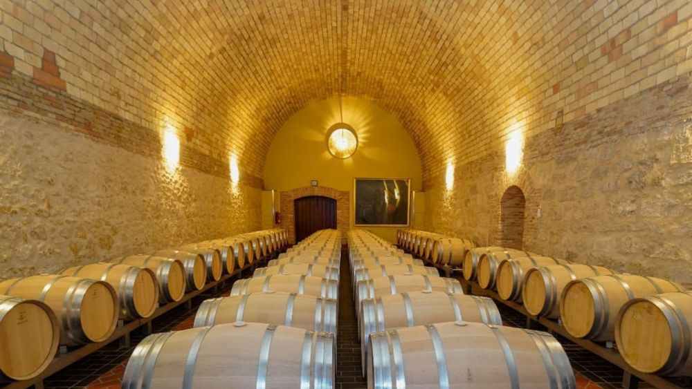 Bodega con barriles de vino / @riberadelduero Bodega con barriles de vino / @riberadelduero