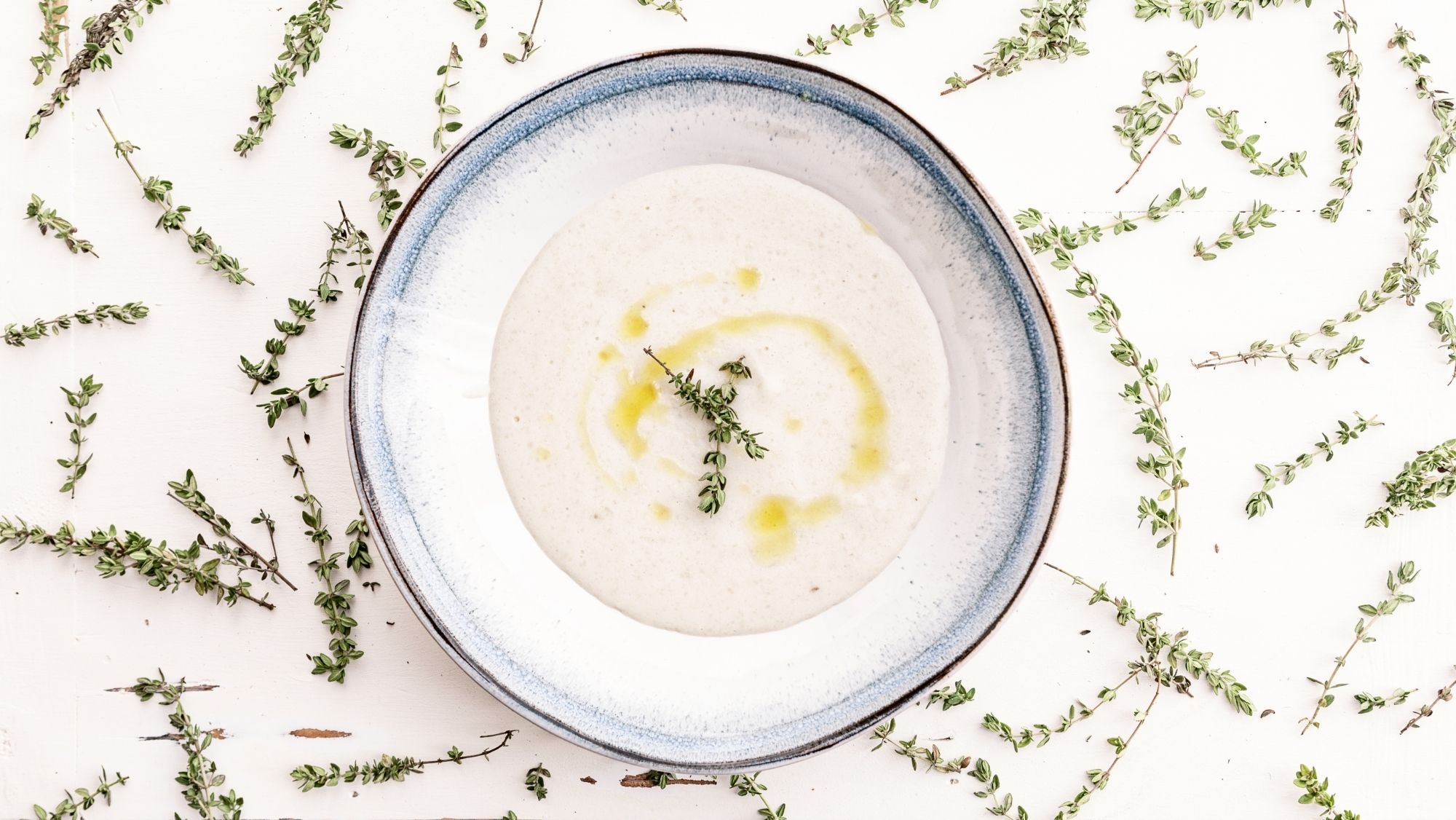 Sopa de tomillo, una receta antigua, deliciosa y curativa