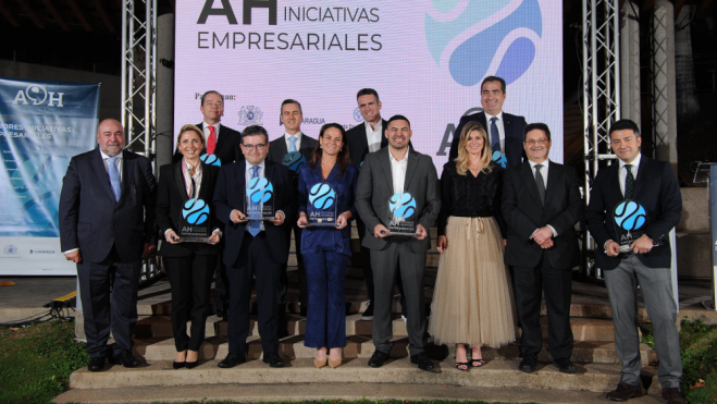 Foto de grupo de los premiados de la primera edición de Iniciativas empresariales / Foto: Atlántico Hoy
