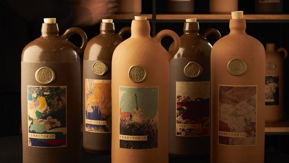 Territorio, los espirituosos de Laura Hernández Espinosa en el restaurante LEO (Bogotá, Colombia) / Jorge H. González