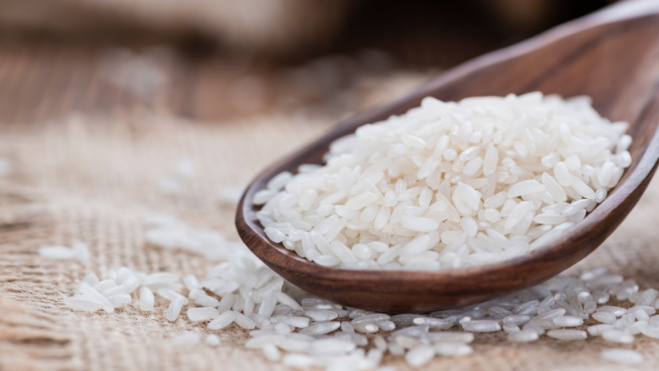 Granos de arroz blanco / Foto: Canva