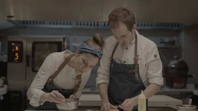 Carolina Sánchez e Iñaki Murua en la cocina de Ikaro (Logroño) / Foto: Movistar Plus+ 