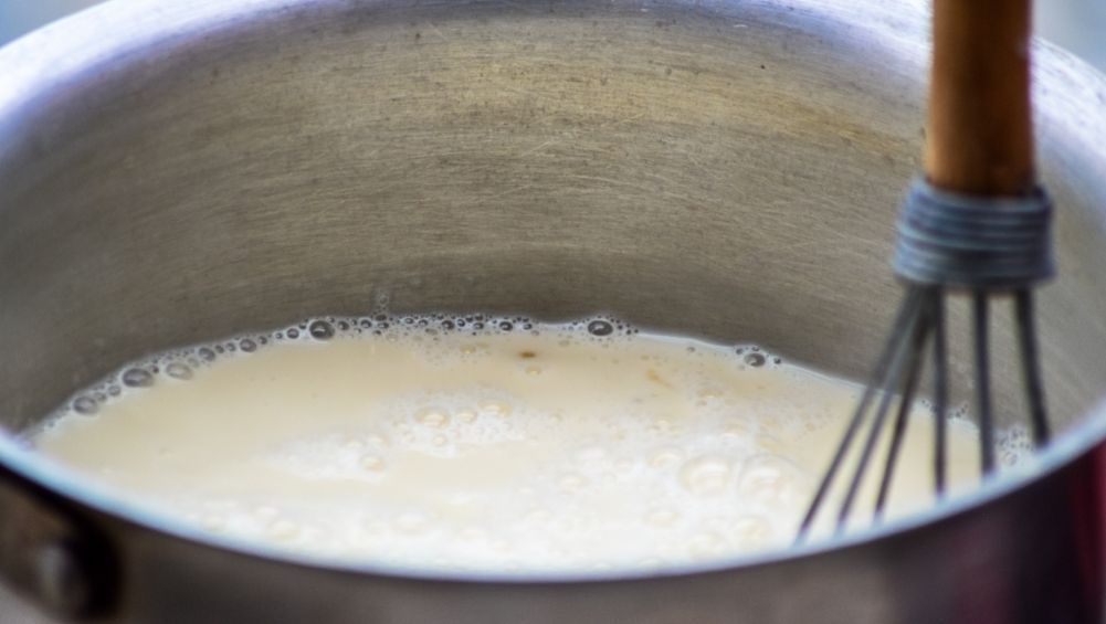 Hervir la leche / Foto: Canva