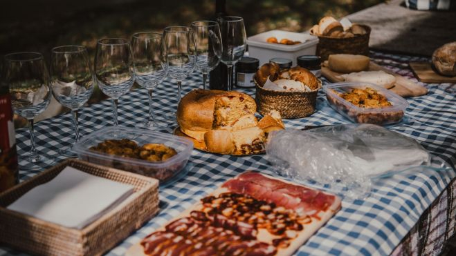 El picnic del lançar a manta preparado para comerse, en Tras-o-montes (Portugal) / Foto: Javier Llavona 