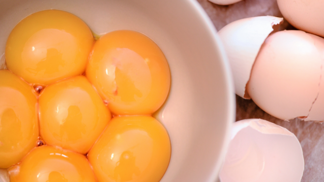 Cuenco con huevos / Foto: Canva