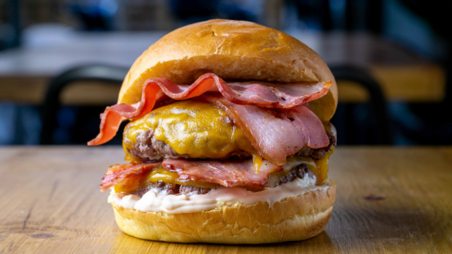 Super Frankie Cheese Bacon / Foto: Frankie Burguers