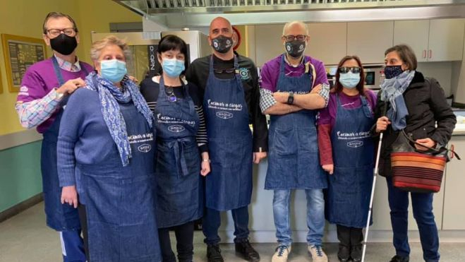 Ángel Palacios con otros miembros de Cocinar a ciegas (La Rioja), acompañados de Ana Terés / Foto: FB