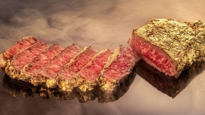 El chuletón de oro de Salt Bae en Nusr-Et Steakhouse, célebre entre futbolistas y estrellas / Foto: Instagram