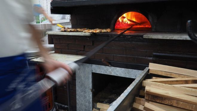 Horno de L'Antica Pizzeria da Michele / Foto: Claudia G.C. / Pizzerías en Nápoles: dónde comer la mejor pizza tradicional