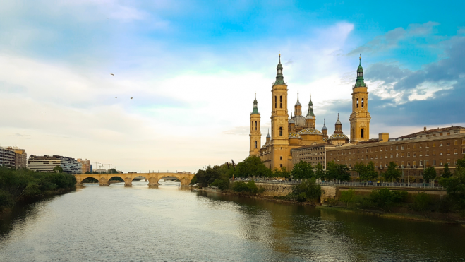 Río Ebro a su paso por Zaragoza / Foto: Canva