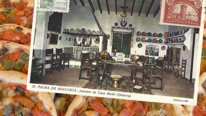 Coques de trampó bajo una postal que retrata la cocina de una possessió mallorquina / Collage: Hule y Mantel