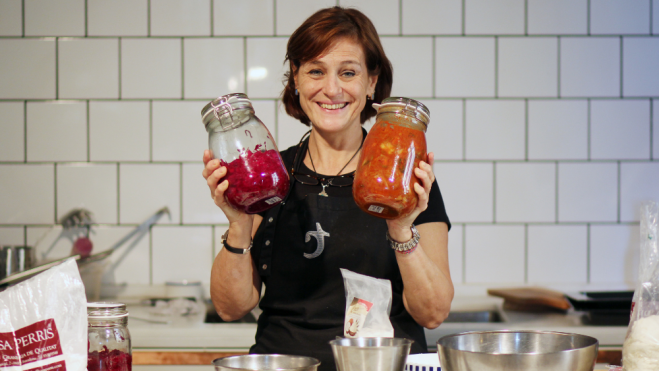 Teresa Carles elaborando kimchi / Foto: cedida