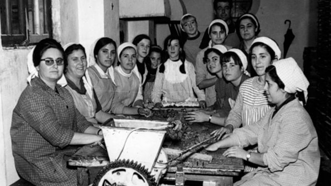 Foto histórica de trabajadoras de Mantecados E.Moreno, en Estepa / Foto: E.Moreno