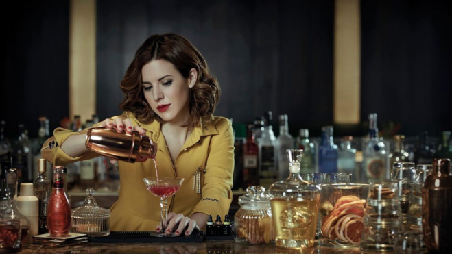 La bartender Nagore Arregui preparando un cóctel / Foto: Instagram