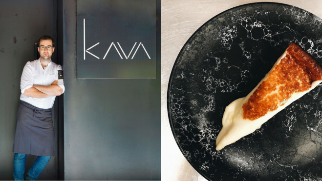 Fernando Alcalá en la puerta de Kava y su tarta de queso / Foto: Instagram