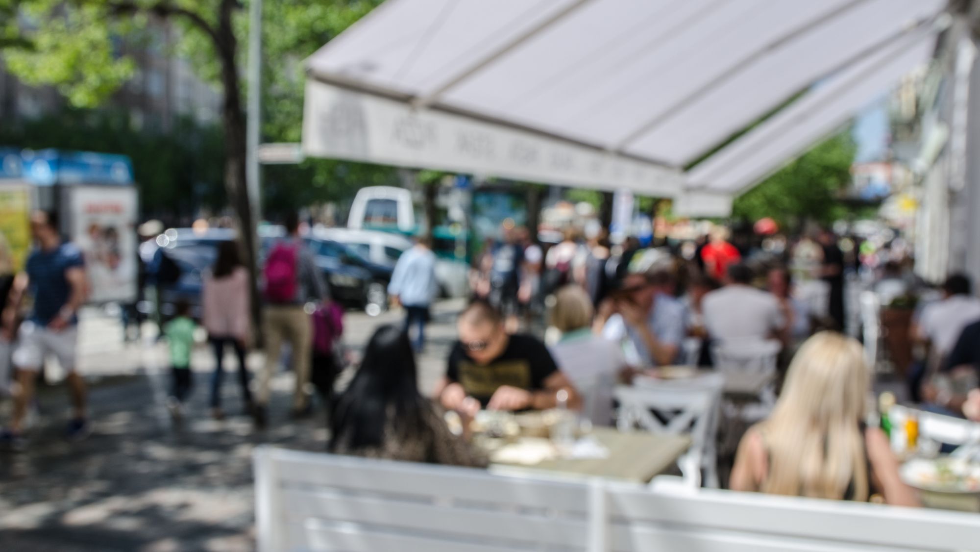 Terrazas de bares llena de clientes / Foto: Canva