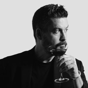 Miguel Á. Palomo, periodista gastronómico especializado en coctelería y autor en Hule y Mantel