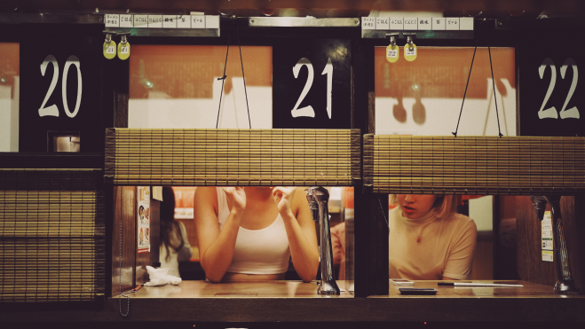 Cubículos en un restaurante de Japón / Foto: Pexels