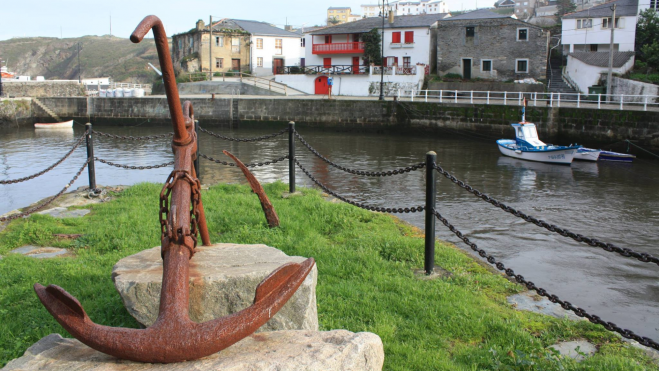 Pueblo y puerto de Viavélez en el concejo de El Franco / Foto: Turismo de Asturias