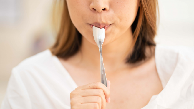 Mujer tras degustar un menú ajustado a sus preferencias / Foto: Canva
