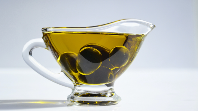 Recipiente con aceite de oliva / Foto: Canva
