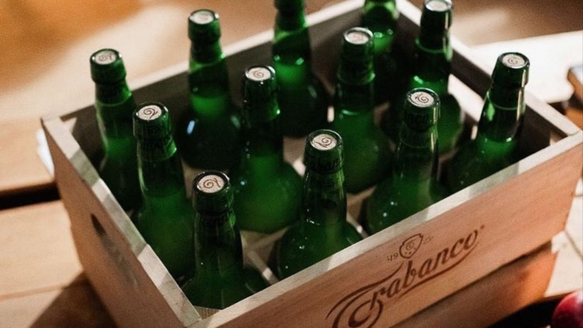 Caja con botellas de sidra / Foto: Instagram Casa Trabanco