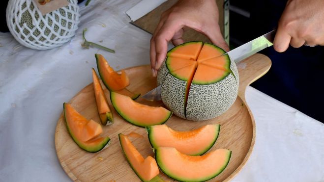 Corte del melón erguido / Foto: Canva