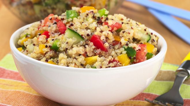 Ensalada de quinoa en un bol / Foto: Canva