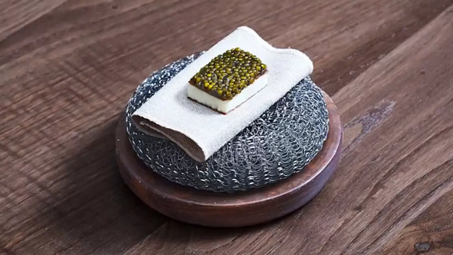Mantequilla tostada y caviar / Foto: YouTube