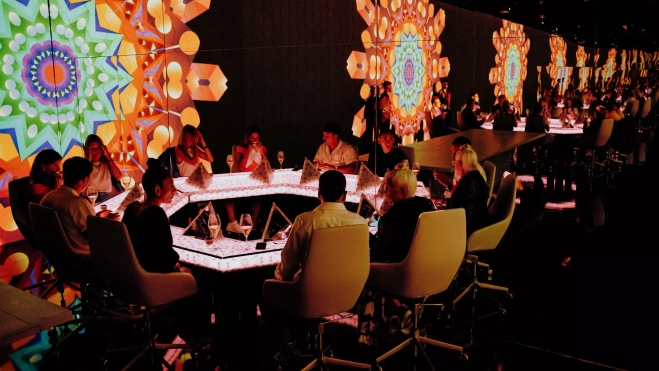 Un comedor con una mesa redonda y 12 comensales / Foto: Diario Expansión