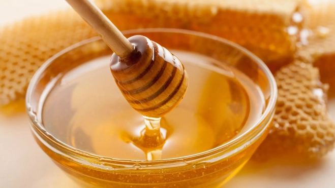 Cuenco con miel / Foto: Canva