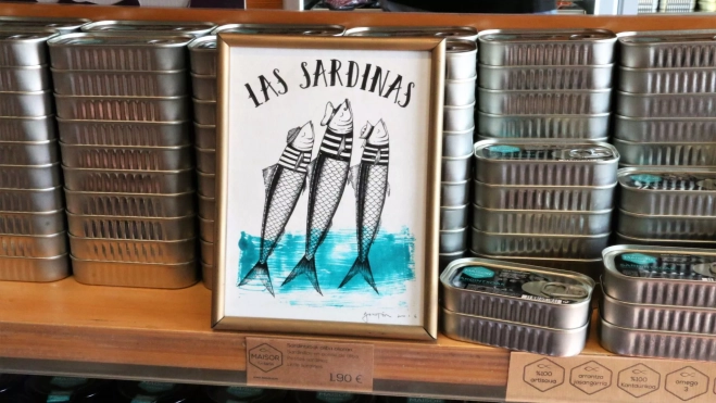 Conservas de sardinas en la tienda Maisor de Guetaria / Foto: Antonio Ron 