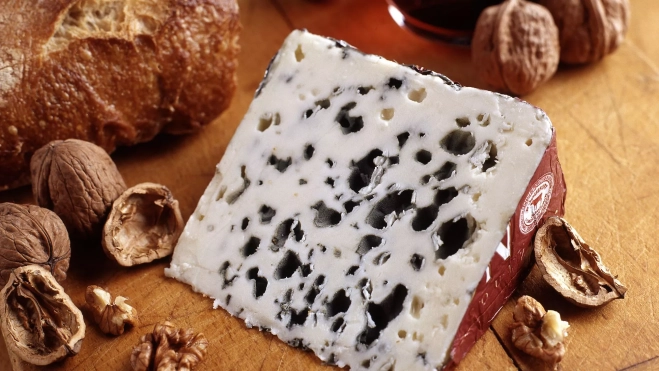 Taco de queso roquefort, nueces y pan / Foto: Canva