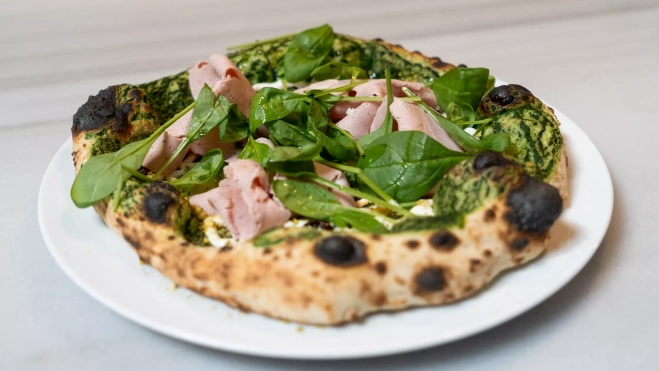 La pizza de espinacas de Sartoria Panatieri / SIMÓN SÁNCHEZ La pizza de espinacas de Sartoria Panatieri / SIMÓN SÁNCHEZ