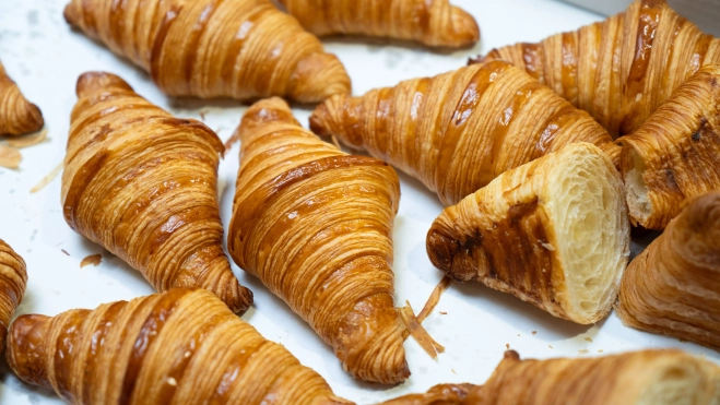 Algunos de los croissants presentados al certamen de Mejor Croissant de Mantequilla de España 2023 / SIMÓN SÁNCHEZ