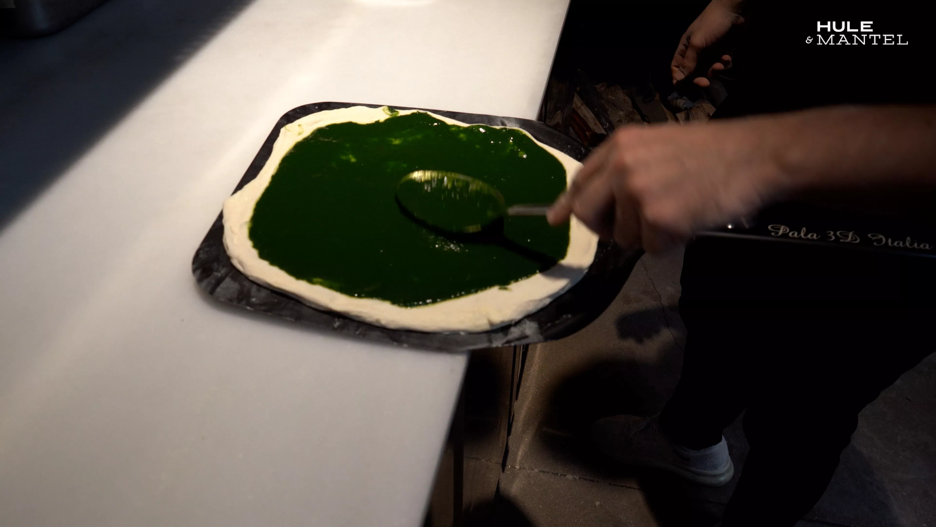 Extiende la crema de espinacas / Hule y Mantel Extiende la crema de espinacas / Hule y Mantel