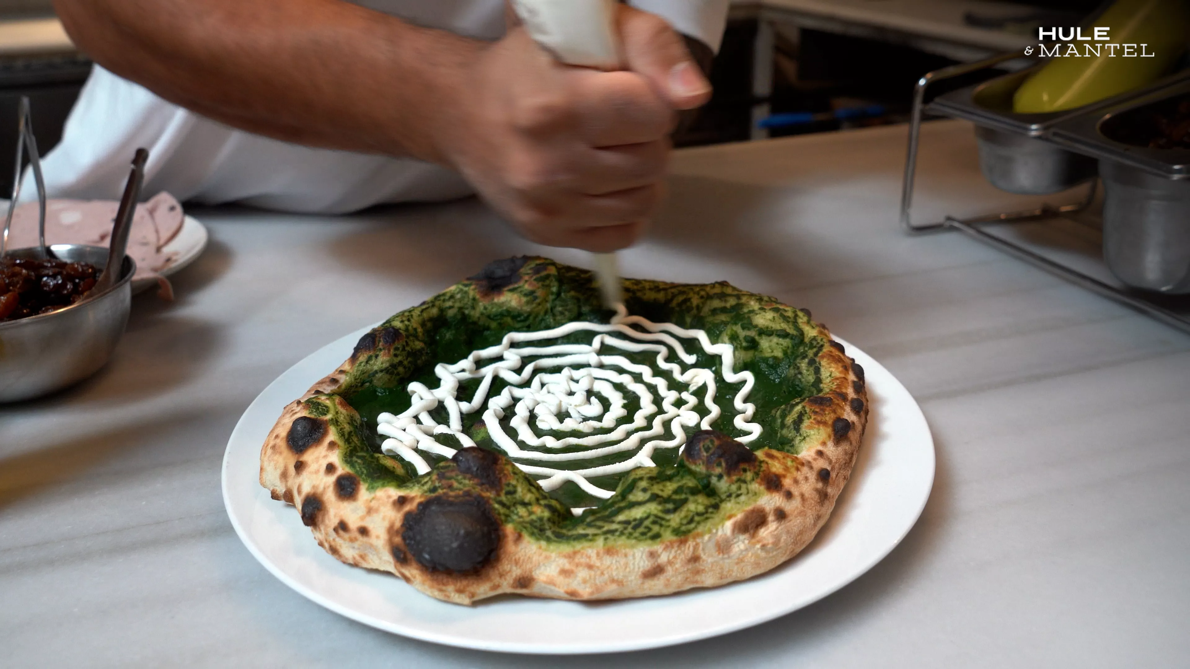 Incorpora la crema de ricota / Hule y Mantel Incorpora la crema de ricota / Hule y Mantel