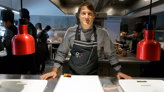 El chef Albert Sastregener en la cocina del su restaurante Bo.Tic / Foto: ©Yolanda Cardo