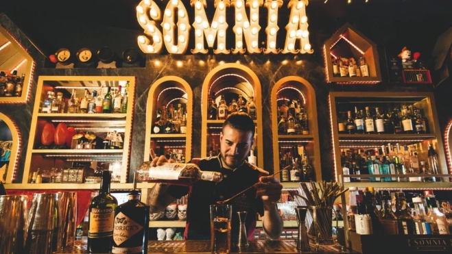 Bartender en la barra de Somnia Magic Bar / Foto: Instagram