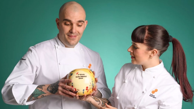 Jorge Muñoz y Sara Peral del restaurante OSA (Madrid) con sus 2 Soles Repsol / Foto cedida