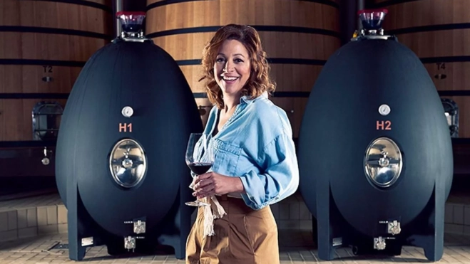 Almudena Alberca en bodegas Viña Mayor / Foto: Instagram Almudena Alberca en bodegas Viña Mayor / Foto: Instagram