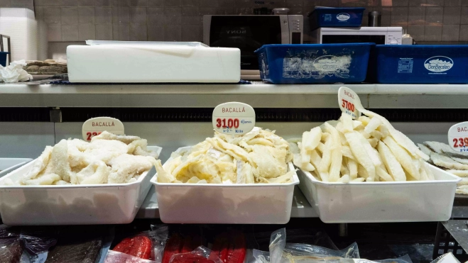 Bacalao en el mercado de Sant Antoni (Barcelona) / SIMÓN SÁNCHEZ