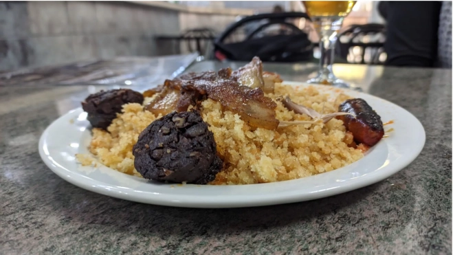 Las migas extremeñas, el gran plato del Bar Oliva / Foto: Òscar Gómez