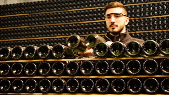 Proceso de trabajo en una de las bodegas de CORPINNAT / Foto: Instagram