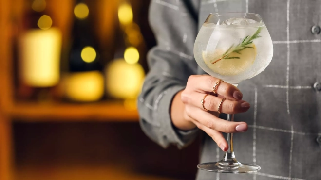 Gin-tonic en copa balón / Foto: Canva