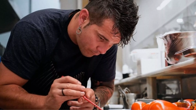 El chef Carlos Maldonado en el restaurante Raíces / Foto: Instagram