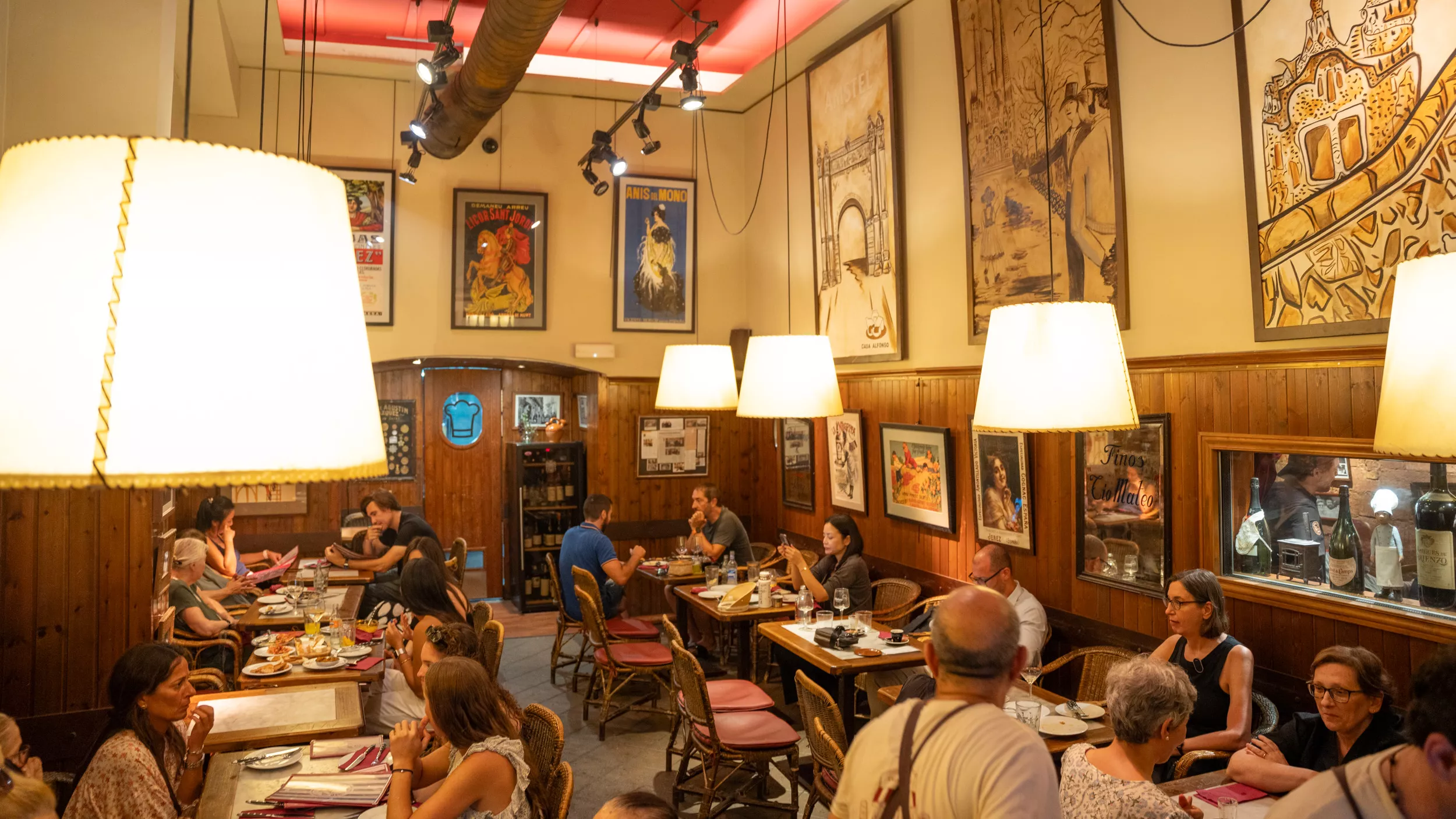 Interior del restaurante Casa Alfonso en Barcelona / Luis Miguel Añón