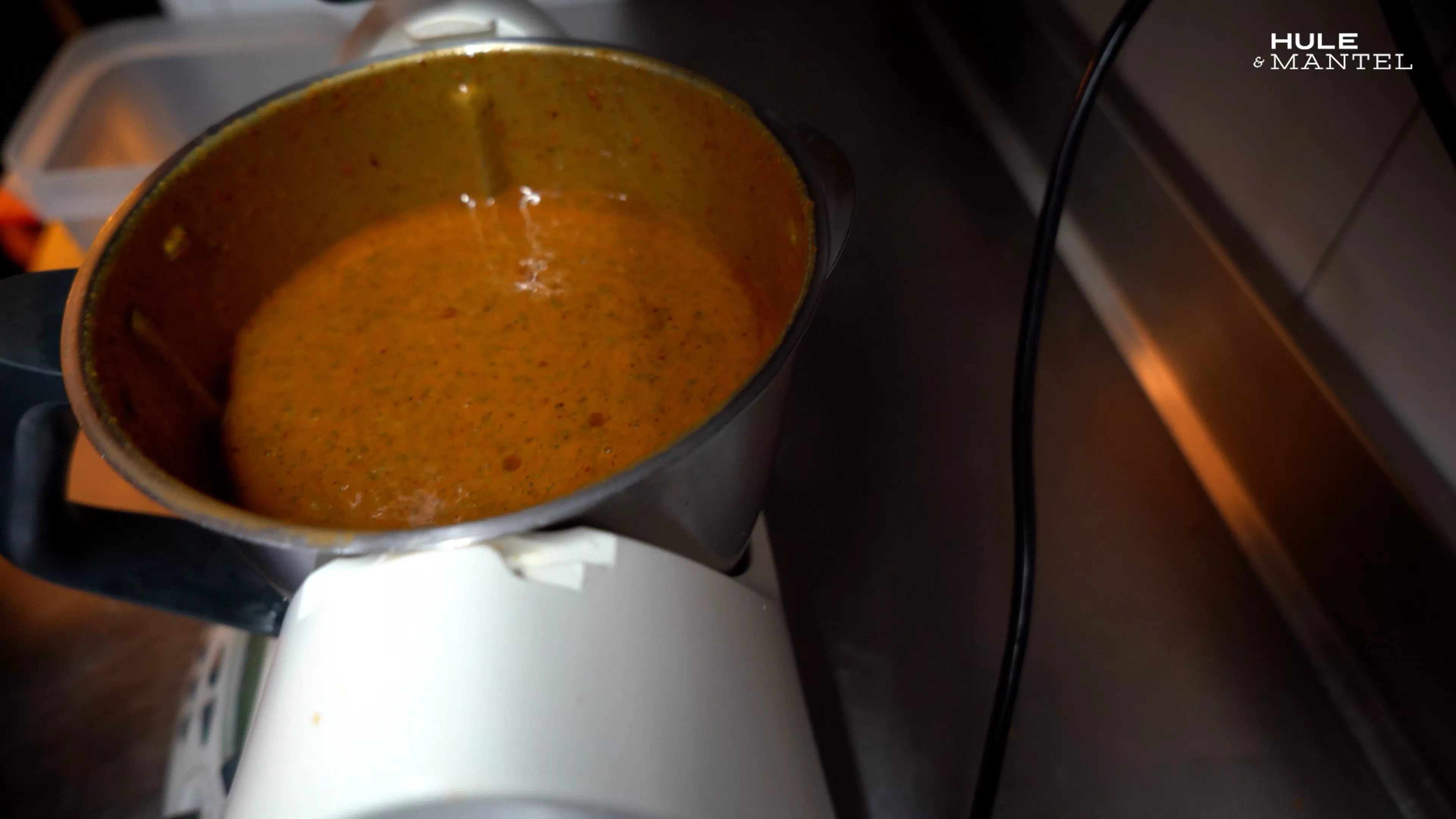 Salsa de ají amarillo y kimchi en el Bar Pimentel / Hule y Mantel