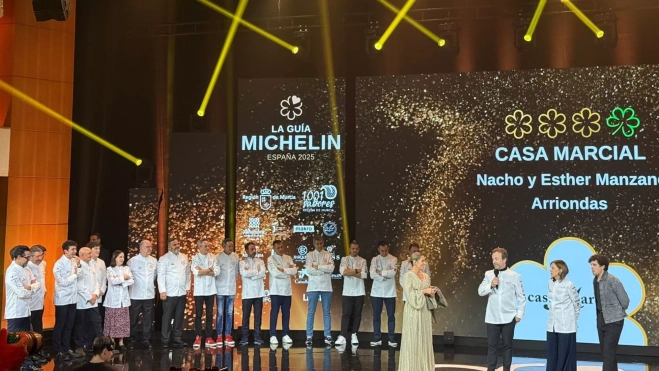 Esther y Nacho Manzano reciben su tercera estrella en la Gala Michelin España 2025 / Iker Morán Esther y Nacho Manzano reciben su tercera estrella en la Gala Michelin España 2025 / Iker Morán