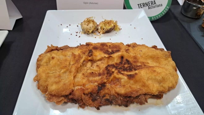 El cachopo de Río Astur (Gijón), tercero en el concurso de mejor cachopo 2025 / Raquel Castillo El cachopo de Río Astur (Gijón), tercero en el concurso de mejor cachopo 2025 / Raquel Castillo